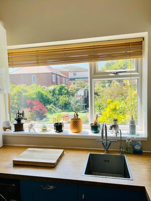 Lovely, Sunny House, By The Beach & Centre! リザム・セント・アンズ エクステリア 写真